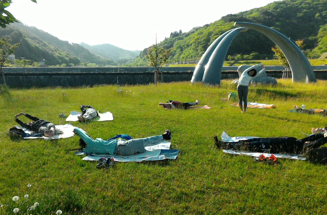 自然とつながるヨガ